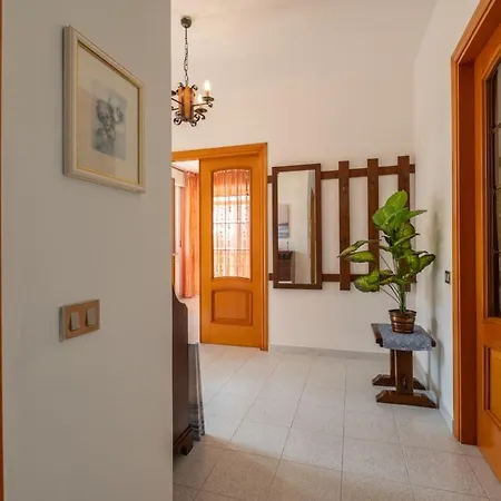 Casa Laura, Country House, Dolianova